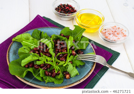 Vegetarian salad of red beans and arugula Vegetarian salad of red beans and arugula 46271721