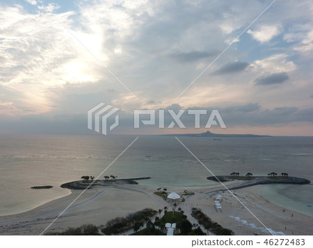在沖繩島的海洋日落 在沖繩島的海洋日落 46272483