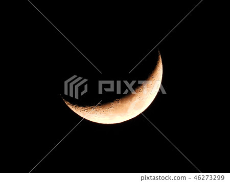Crescent Moon  46273299