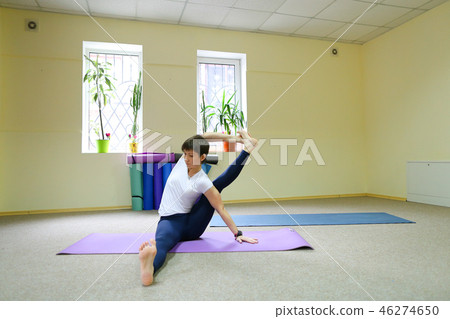 Young American girl begins morning practice before work 46274650