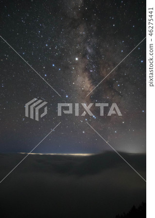 Milky Way and sea of clouds Milky Way and sea of clouds 46275441
