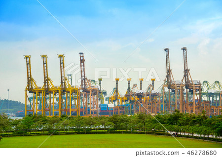 freight cranes  Singapore shipping port 46278680