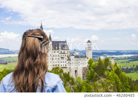 The girl looks at the castle Neuschwanstein 46280485