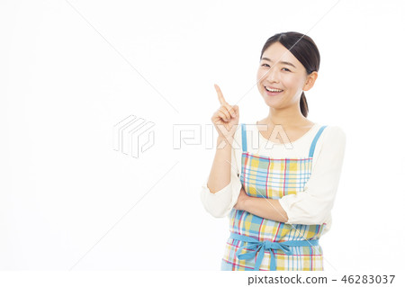 Housewife in her 30s Housewife in her 30s 46283037
