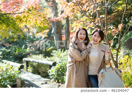 Travel autumn autumn leaves mother daughter parent and child family travel image 46284047