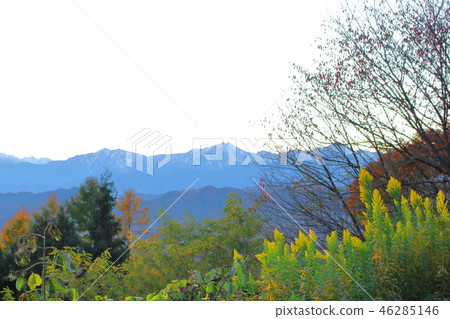 美麗的北阿爾卑斯山20181213黃昏的北阿爾卑斯山脈河流編織的彩色紙20181213 46285146