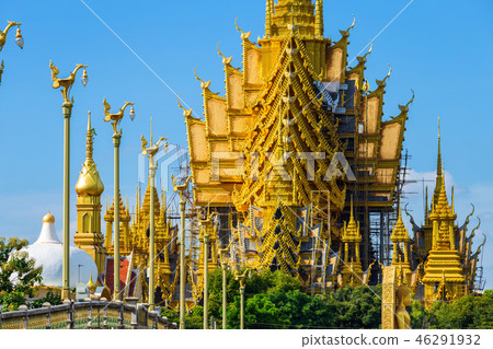Buddhist temple in Phitsanulok, Thailand. Buddhist temple in Phitsanulok, Thailand. 46291932