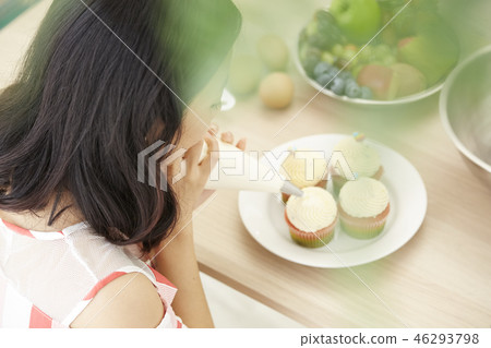 Female Lifestyle Cooking Female Lifestyle Cooking 46293798