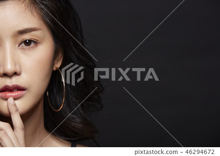 女人打扮黑背看 46294672