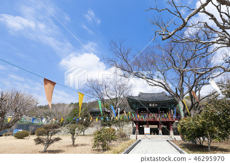 Strong Role of the Tongyeong Chungryongsa ramp 46295970