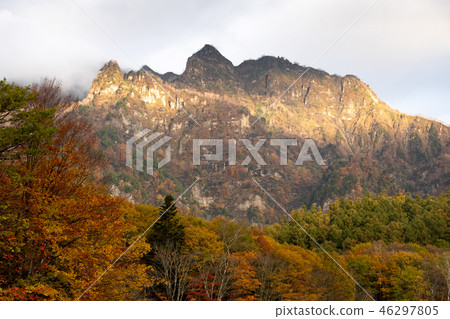 Autumn leaves of Nishidake 46297805