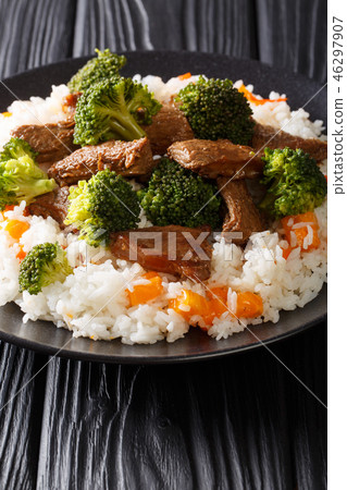 Stir-fried beef broccoli with rice and persimmon Stir-fried beef broccoli with rice and persimmon 46297907