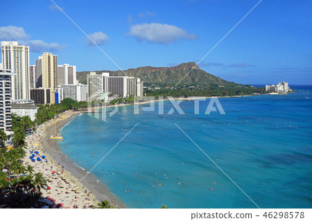 Hawaiian scenery (Waikiki Beach and Tiremond Head) Hawaiian scenery (Waikiki Beach and Tiremond Head) 46298578