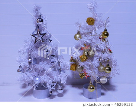 聖誕樹金和銀 聖誕樹金和銀 46299138