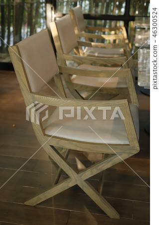 Photo table chair. 46300524