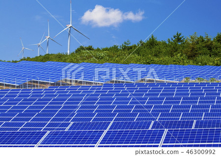 Eco image_ Photovoltaic電廠和風力發電廠和綠色和藍天 Eco image_ Photovoltaic電廠和風力發電廠和綠色和藍天 46300992