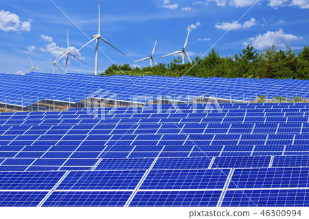 Eco image_ Photovoltaic電廠和風力發電廠和綠色和藍天 Eco image_ Photovoltaic電廠和風力發電廠和綠色和藍天 46300994