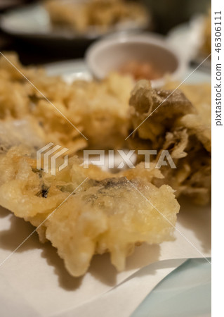 Tempura of salmon / Tsuna Hachi / Shinagawa / vertical / macro Tempura of salmon / Tsuna Hachi / Shinagawa / vertical / macro 46306111