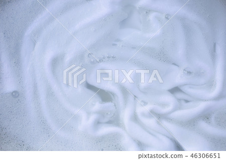 Soak a cloth before washing, white cloth 46306651