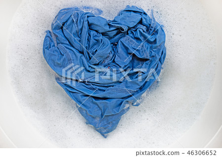 Washing Jeans shirt, soaked Washing Jeans shirt, soaked 46306652