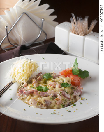 pasta carbonara 46307542