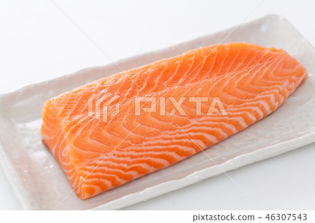 Salmon sashimi 46307543