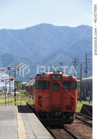Yuetsu West Line Kiha 47從Gosen Station（東京都市區顏色）出發 46307999