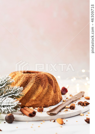 Vanilla and chocolate marble bundt cake Vanilla and chocolate marble bundt cake 46309718