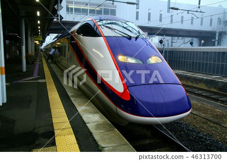 在晨霧中的山形米澤站 在晨霧中的山形米澤站 46313700