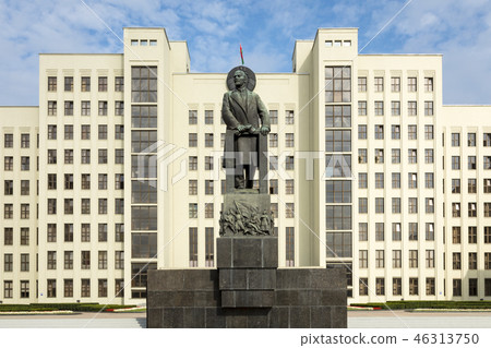 Monument of Lenin near Government House Monument of Lenin near Government House 46313750
