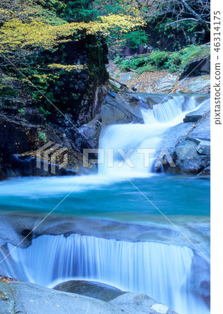 三步瀑布 46314175