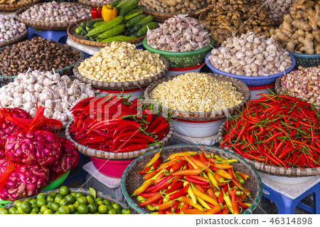 Fruit and vegetable market in Hanoi, Old Quater Fruit and vegetable market in Hanoi, Old Quater 46314898