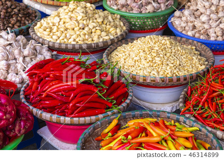 Fruit and vegetable market in Hanoi, Old Quater 46314899