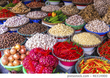 Fruit and vegetable market in Hanoi, Old Quater 46314900