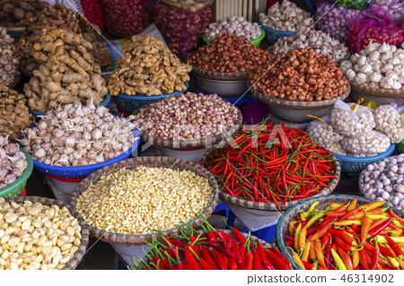 Fruit and vegetable market in Hanoi, Old Quater Fruit and vegetable market in Hanoi, Old Quater 46314902