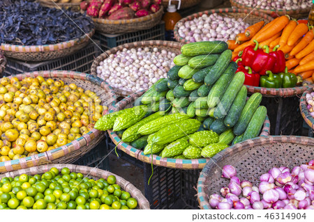 Fruit and vegetable market in Hanoi, Old Quater Fruit and vegetable market in Hanoi, Old Quater 46314904