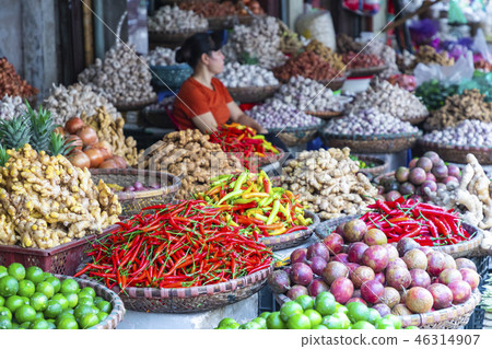 Fruit and vegetable market in Hanoi, Old Quater Fruit and vegetable market in Hanoi, Old Quater 46314907