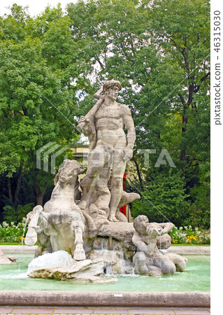 Neptune sculpture 46315030