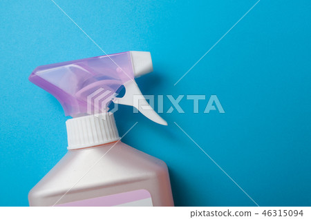 spray cleaning bottle on blue background 46315094