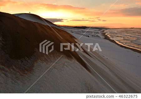 Snow scenery of Tottori sand dunes Snow scenery of Tottori sand dunes 46322675