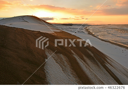 Snow scenery of Tottori sand dunes Snow scenery of Tottori sand dunes 46322676
