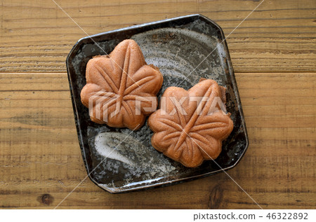 Momiji Manju 46322892