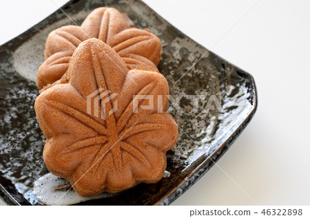 Momiji Manju 46322898