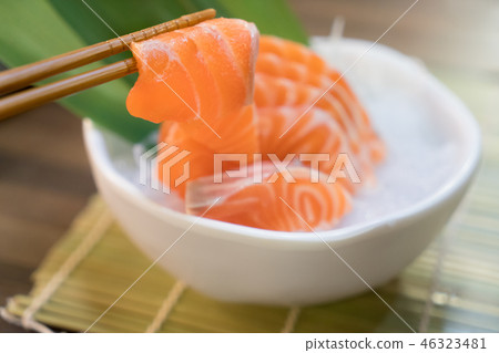 Raw salmon slice or salmon sashimi Raw salmon slice or salmon sashimi 46323481