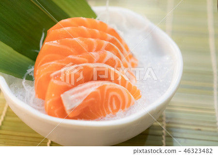 Raw salmon slice or salmon sashimi Raw salmon slice or salmon sashimi 46323482