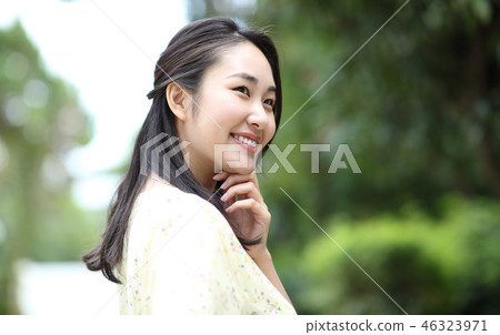 A healthy woman 46323971