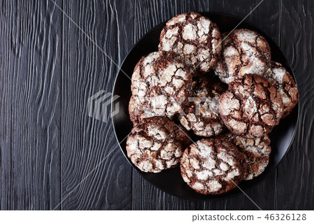 Chocolate Crinkle cookies on a black plate 46326128