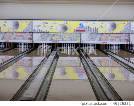 bowling alley  46326221