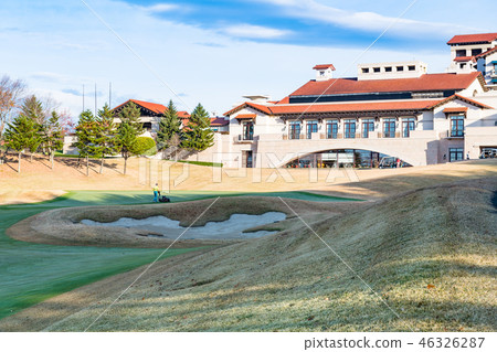 秋季高爾夫球場綠色和度假酒店 46326287