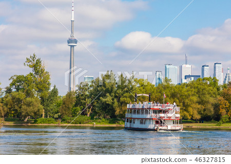 The beautiful Toronto Islands and touristic boat. The beautiful Toronto Islands and touristic boat. 46327815